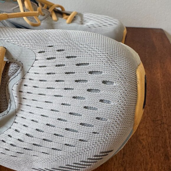 Altra Via Olympus - Picture 2 of 16